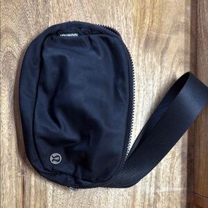 lululemon athletica 1L Black Belt Bag